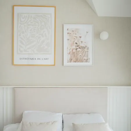 House Prestige White *